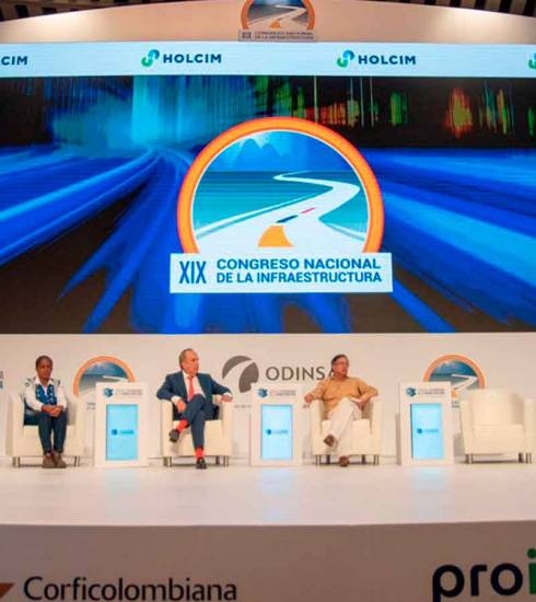 Panel de consferenciastas del Congreso Nacional de Infraestructura