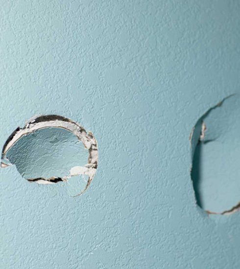 cómo tapar un hueco en la pared de drywall